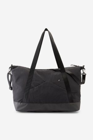 28L Sports Bag with Waterproof Pocket